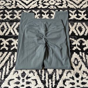 Tom tiger scrunch butt legging